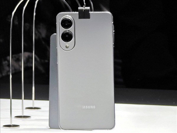 三星 Galaxy S25 Edge 可能會放棄玻璃背板而採用陶瓷、但保留鋁製邊框