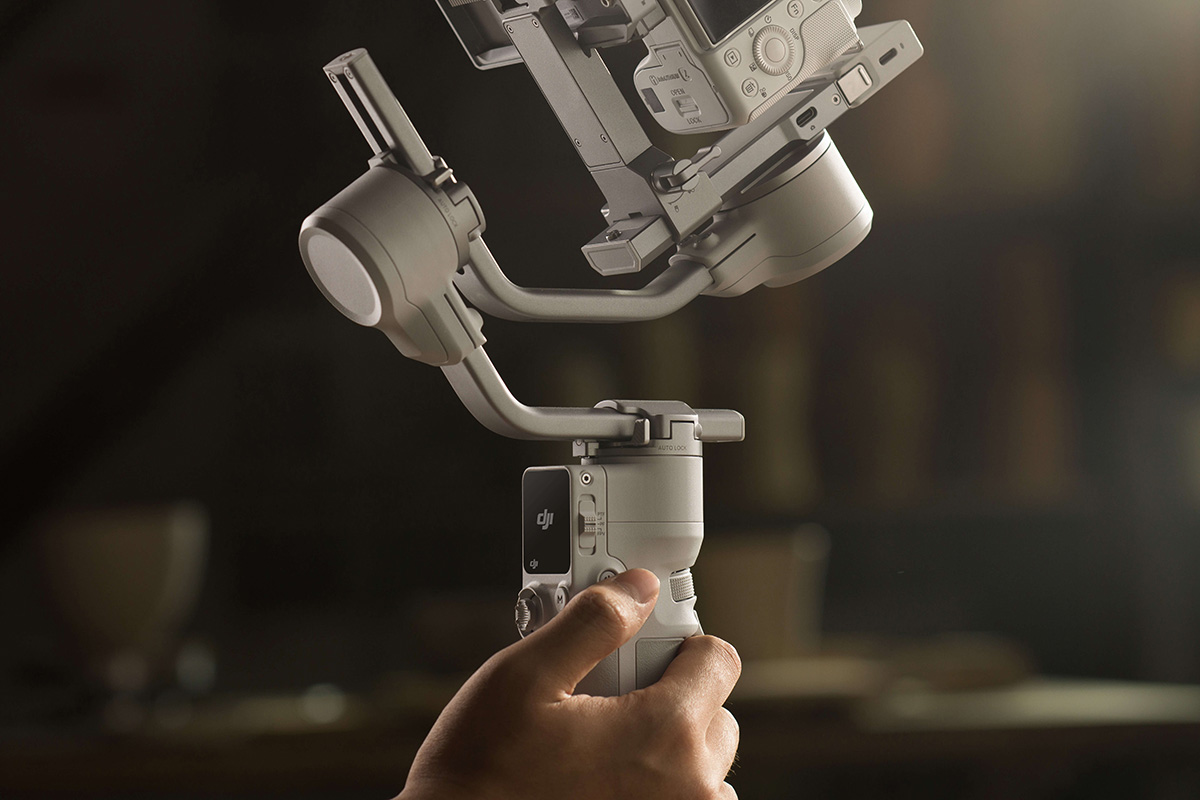 DJI 發表輕量自媒體相機穩定器 RS 4  Mini，功能大升級，新增追蹤模組拍攝更方便！