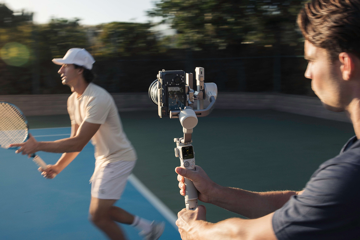 DJI 發表輕量自媒體相機穩定器 RS 4  Mini，功能大升級，新增追蹤模組拍攝更方便！