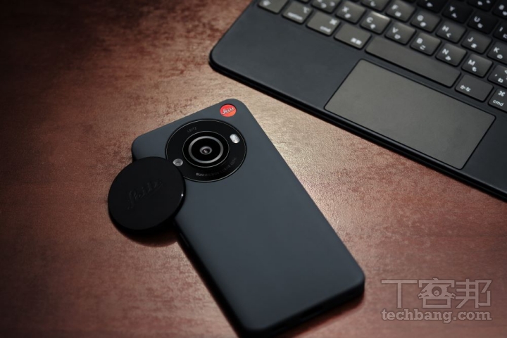 Leica 同時和小米及夏普合作，不僅如此也推出自有品牌的手機。