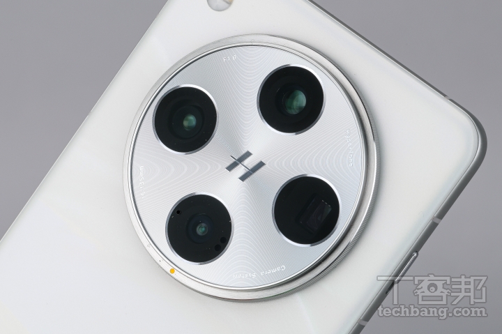 OPPO Find X8 Pro 搭載了目前機種中最望遠的長焦焦段，使得長焦鏡拍攝表現出眾。