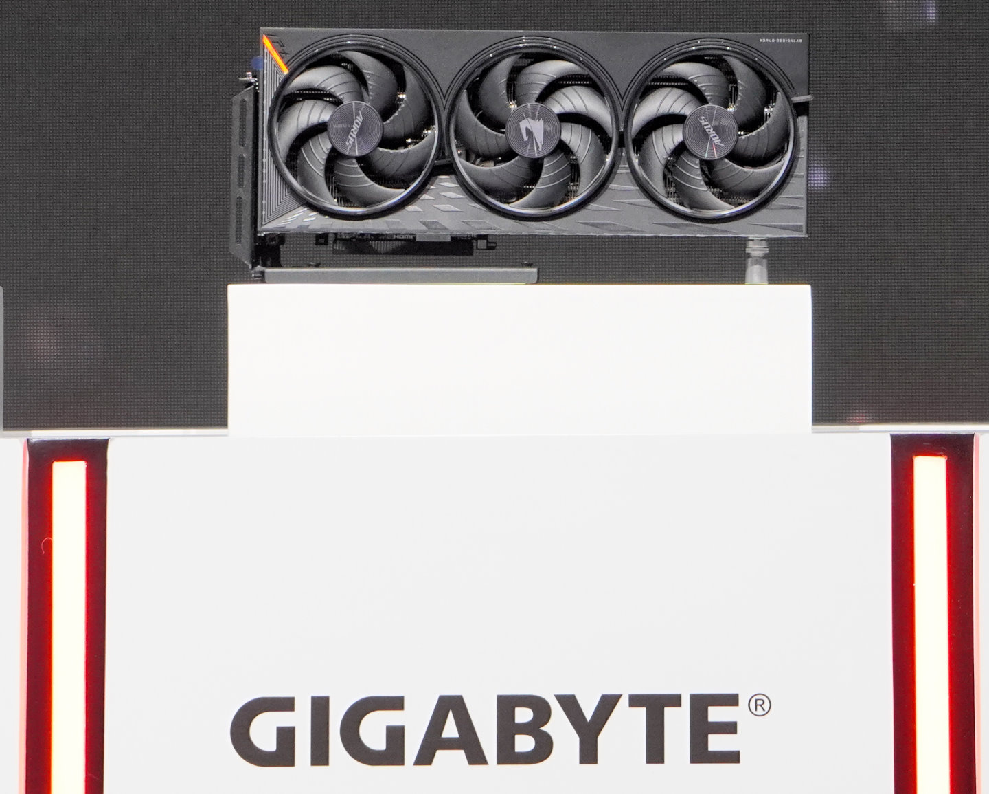 GIGABYTE展示之Radeon RX 9070系列顯示卡。