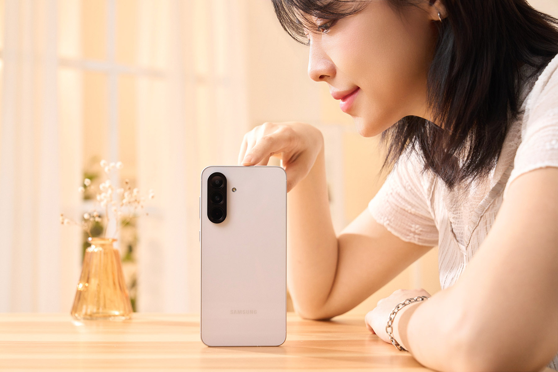 Samsung Galaxy A56 5G 評測：拍得美、玩得順、用得久，新世代中階 AI 手機首選！