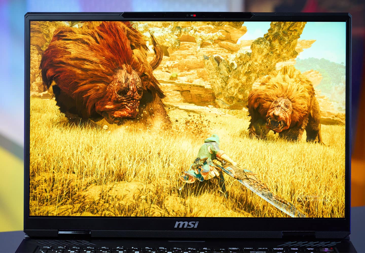 大尺寸、高解析度且亮麗的顯示效果讓 Raider 18 HX AI 能很好的呈現 3A 大作中的細緻影像。
