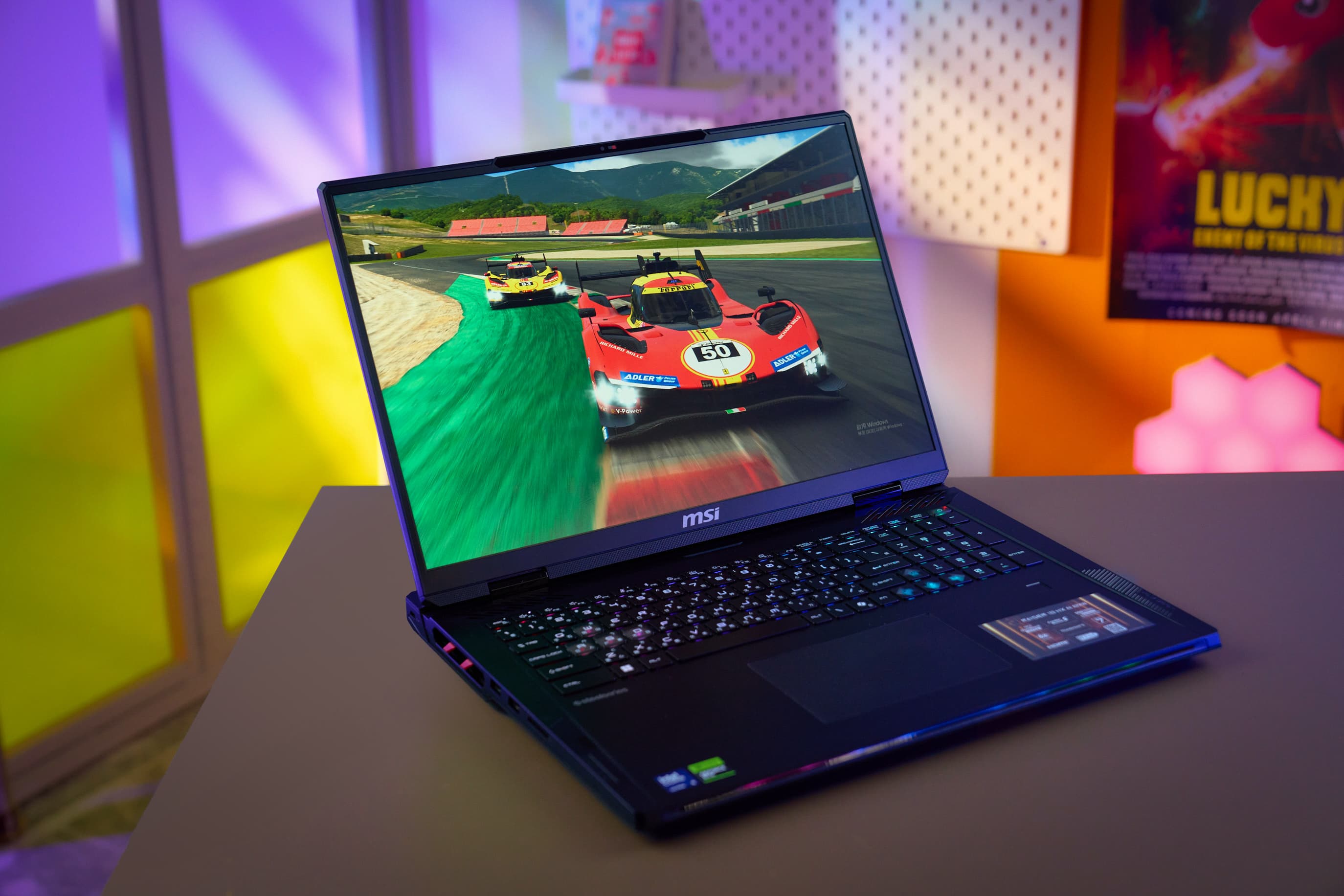 MSI Raider 18 HX AI 電競筆電實測：規格全面升級，兼顧遊戲、娛樂與 AI 運算需求！