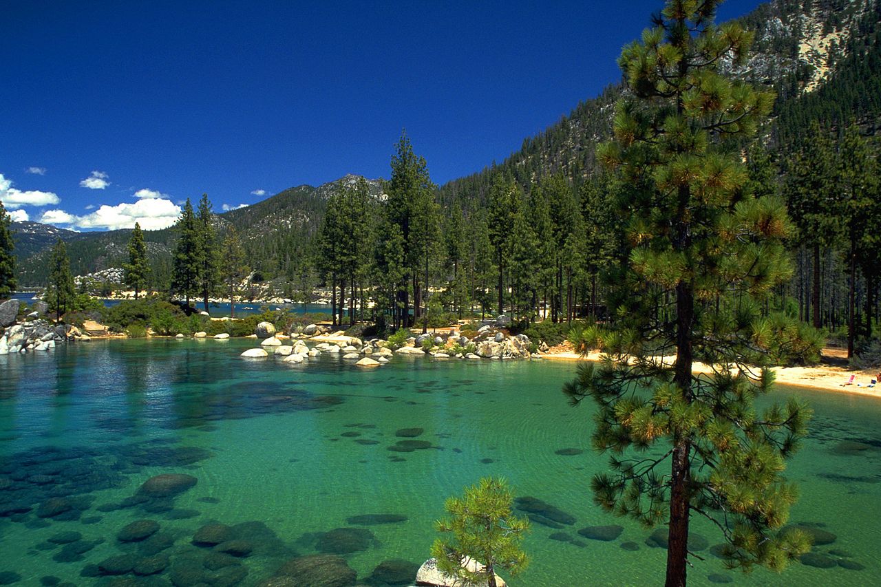 由 Christian Abend from Laufen an der Salzach, Bayern / Deutschland - Lake Tahoe, Kalifornien & Nevada, USA, CC BY-SA 2.0, https://commons.wikimedia.org/w/index.php?curid=3565131