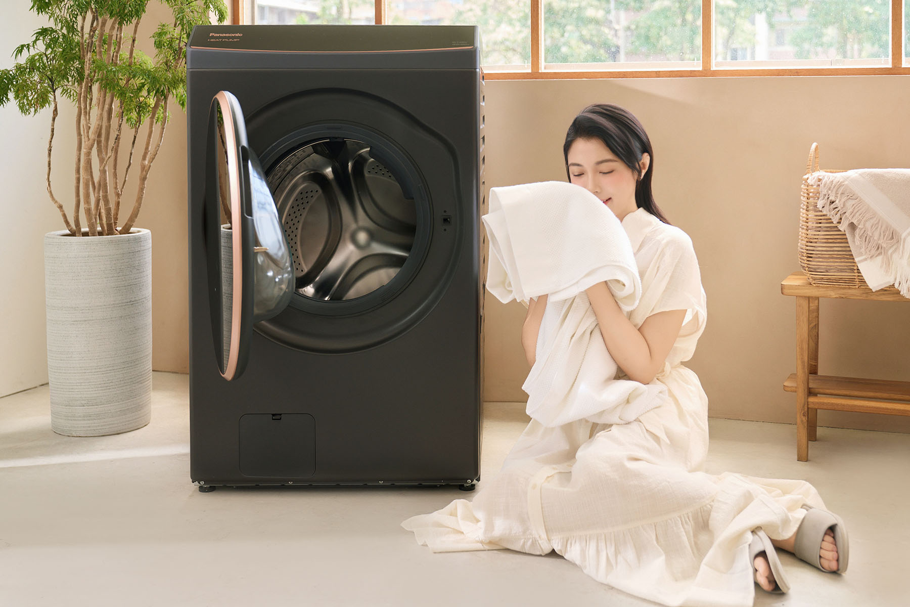 Panasonic NA-V170RPH 熱泵除濕式洗脫烘衣機開箱實測：日系美學搭配 AI 智慧，從洗衣到烘乾全方位呵護衣料