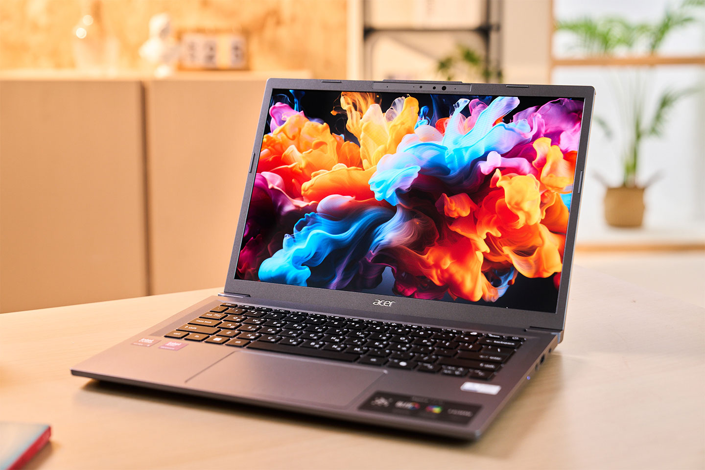 Aspire 14 AI 是一款價格親民的 Copilot+ PC 筆電，主打入門 AI 應用體驗，不過真正令人驚喜的是，它還配備了一塊表現亮眼的 OLED 顯示器，不僅色彩鮮豔、對比細膩，視覺體驗更是遠超同價位產品。