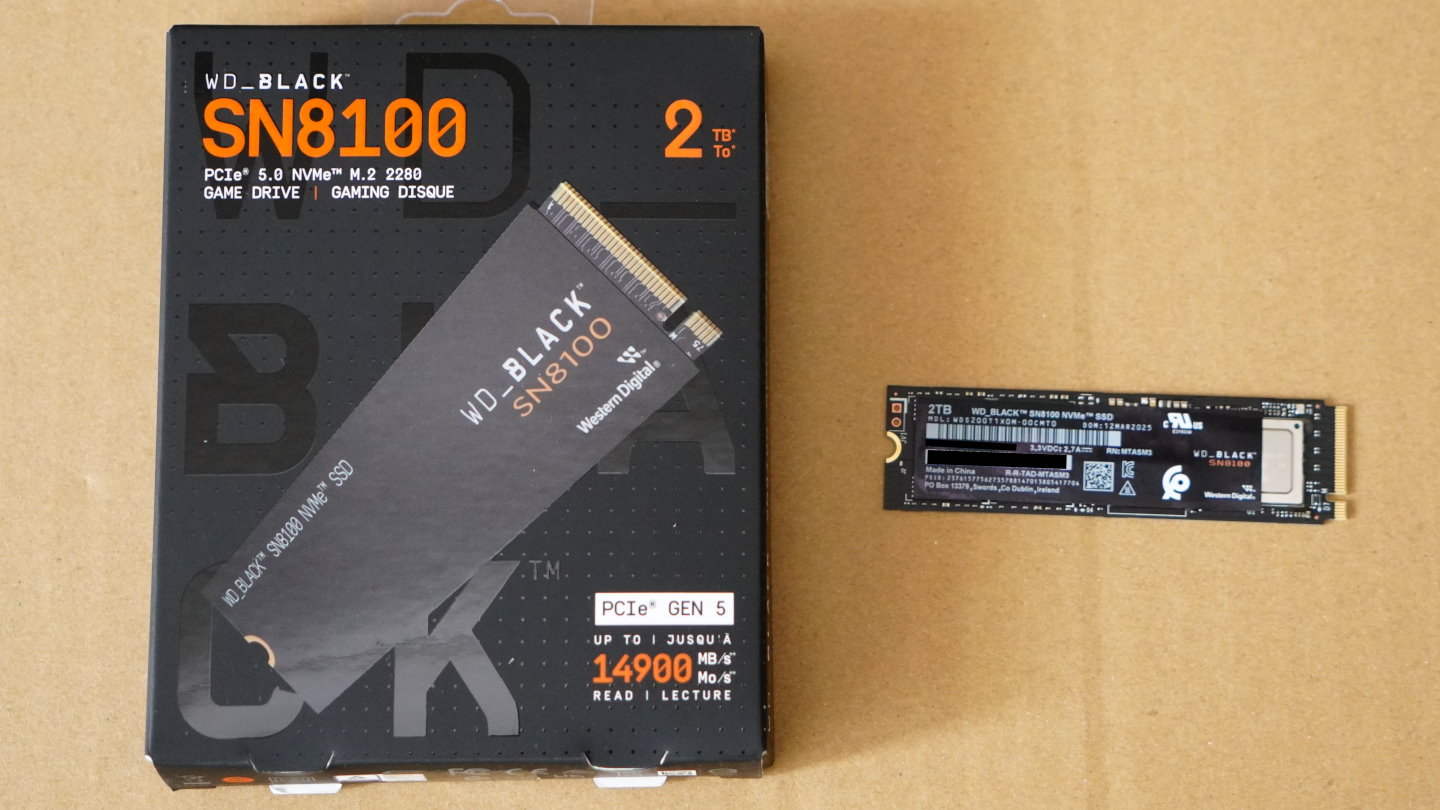 筆者收到的樣品為2TB、無散熱片的WD_BLACK SN8100 NVMe SSD。