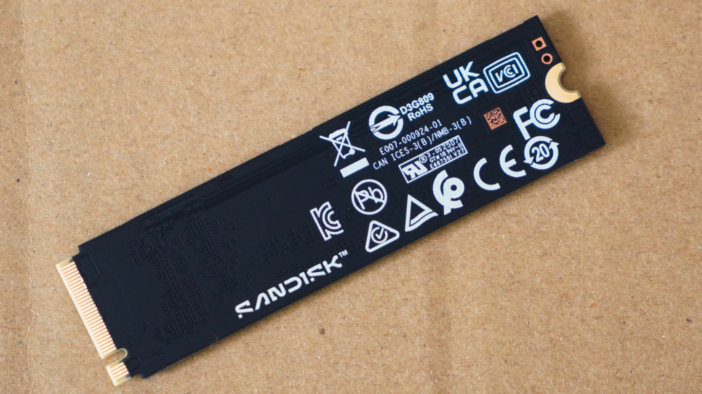 所有容量的WD_BLACK SN8100 NVMe SSD都採單面設計，安裝於筆記型電腦也沒問題。
