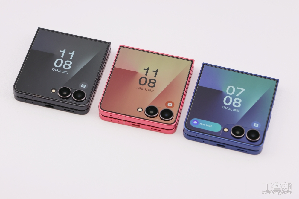 三星小摺疊機 Galaxy Z Flip7 登場，滿版 4.1 吋封面螢幕