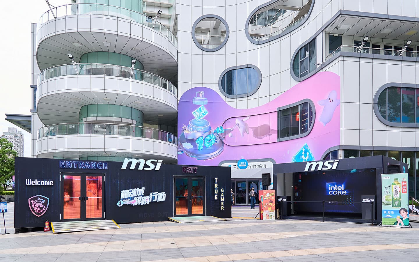 《MSI 龍魂城解鎖行動》本週末就在台北三創生活園區戶外廣場展開！豐富的產品體驗區與闖關任務等你來挑戰，還有熱鬧的舞台活動千萬別錯過！