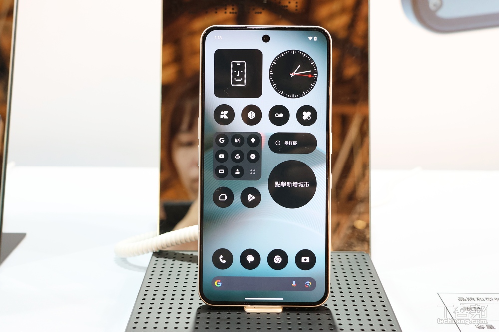 Nothing 推出 Phone (3) 與 Headphone (1)，獨特外型、搭配點陣小螢幕、售價 29,990 元