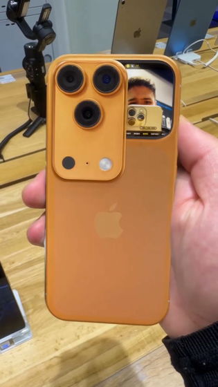 iPhone 17 沒驚喜？網友拍攝 iPhone 17 Pro 偽實測影片，「鏡頭模組翻轉」功能比真機還精彩