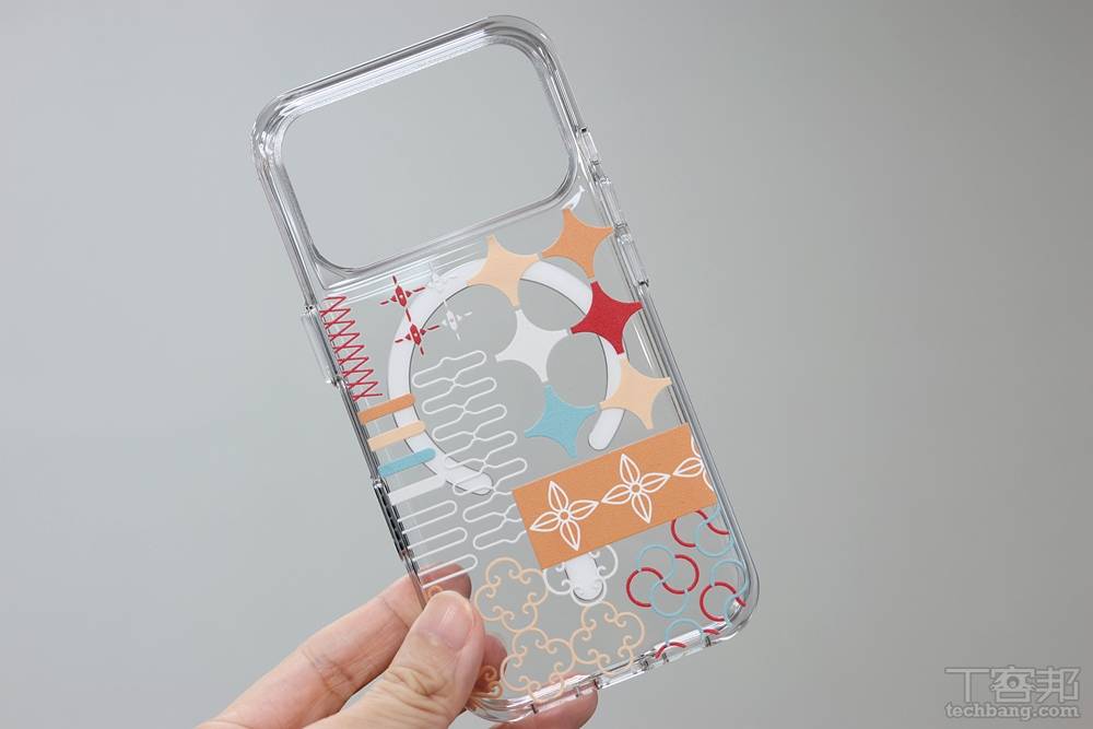 Clear 系列確實比多數透明殼更乾淨、沒有常見的水波紋或網點壓印問題。