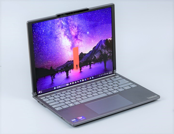 在一般模式下，ThinkBook Plus Gen6 Rollable 的螢幕為 14 吋，具備 60~120Hz 自動更新率、100% DCI-P3 色域、DisplayHDR True Black 600 及 400 尼特亮度。
