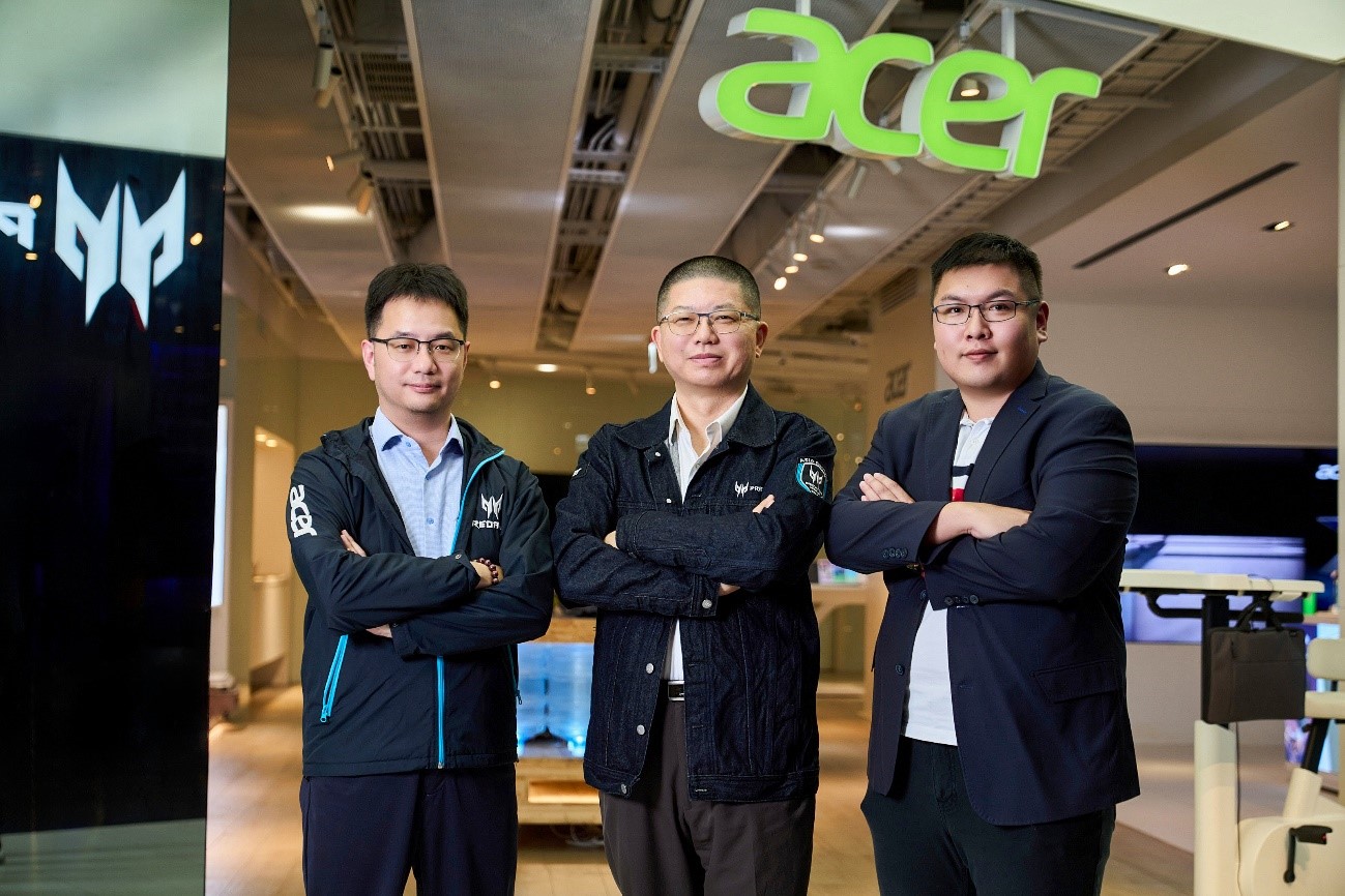 宏碁台灣區營運長張世欣 (中)，以及宏碁創新事業產品經理劉仲虎 (左)、林俊佑 (右)。