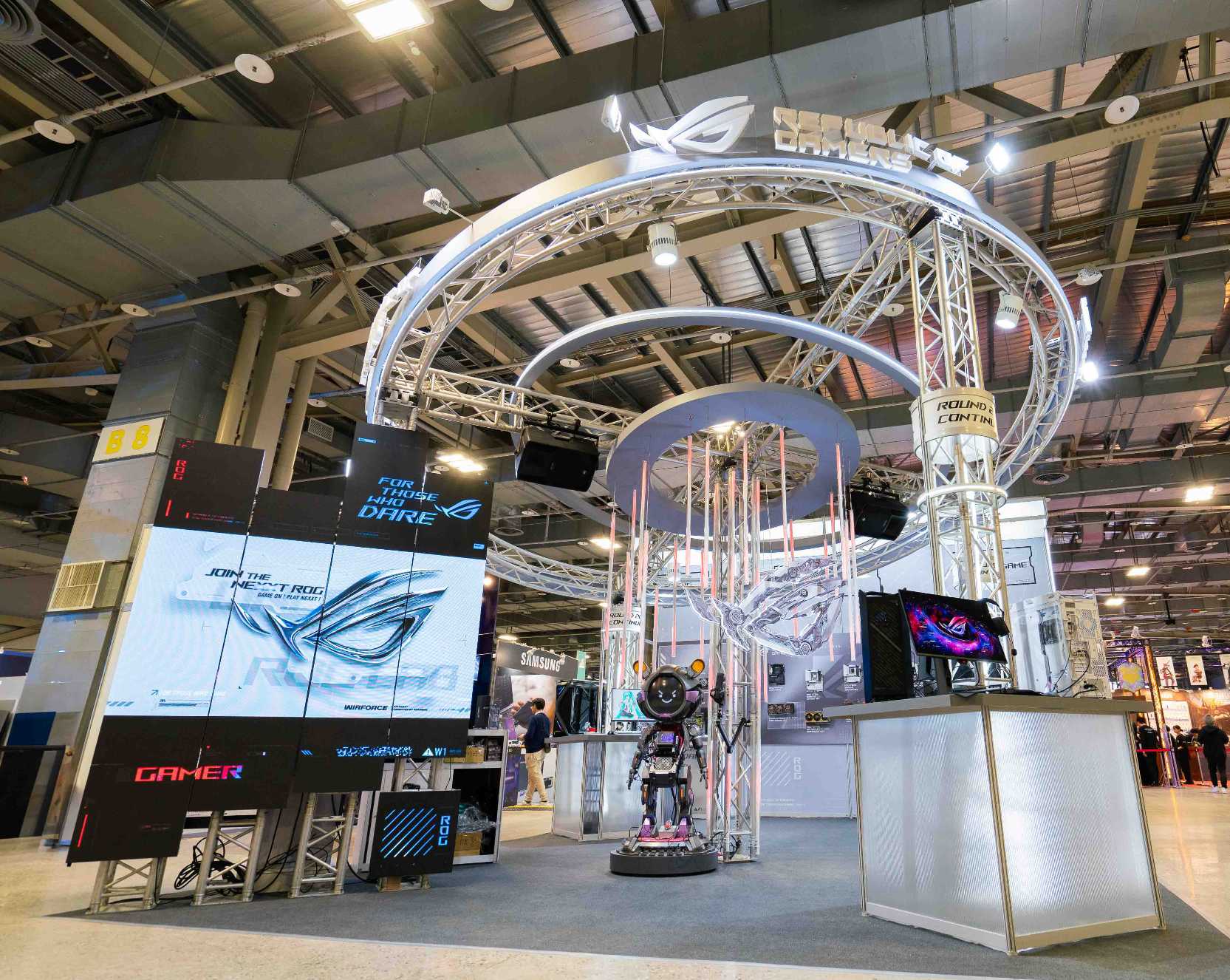 ROG 亮相 WirForce 2025，推出 RTX 5090 純金版顯示卡與多項限定優惠