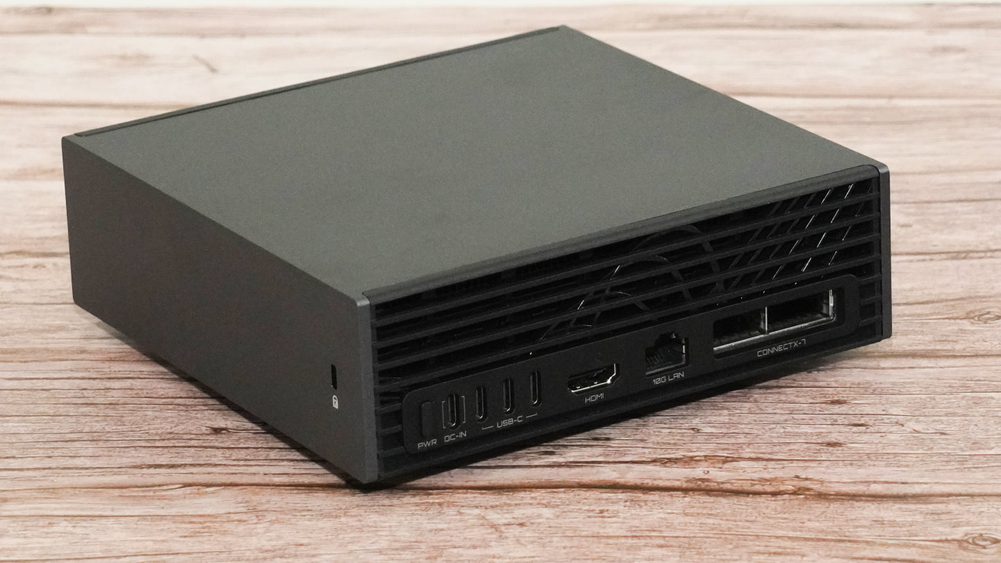 主機背面透氣口的部分也是採用黑色曲線做為視覺風格。