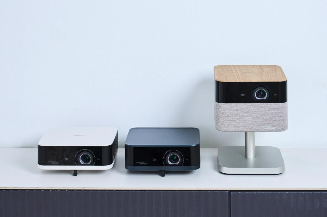 由左而右分別是 Epson Lifestudio 系列中的三款新機 EF-61、EF-62 與 EF-72。