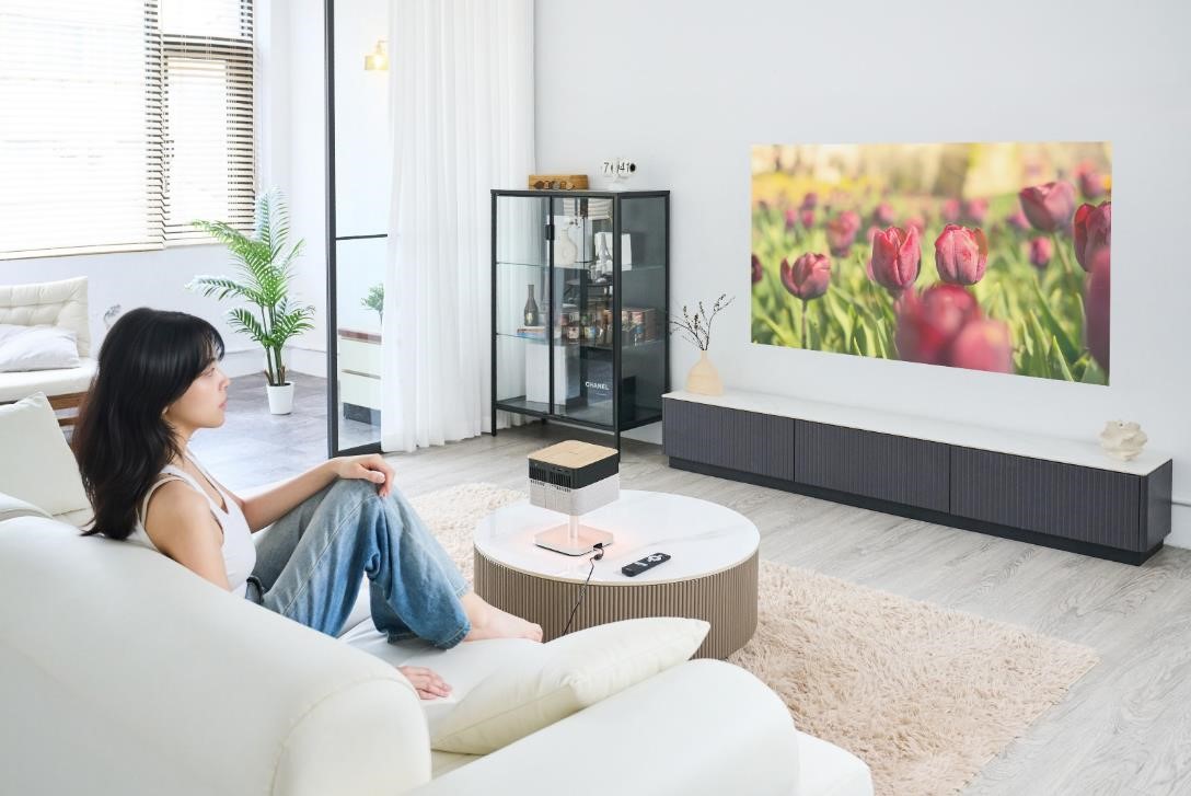 Epson 行動娛樂投影機 EF-61、EF-62、EF-72 評測：3 核心亮彩引擎加持，樹立移動劇院「聲光美色」新標準