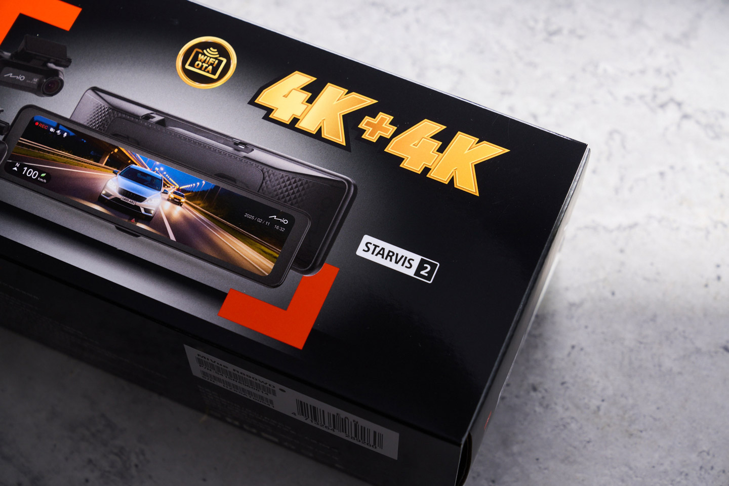 MiVue R890WD 最吸睛的賣點之一就是它標榜業界首款「前後雙 4K 鏡頭」。不管是記錄車前路況,還是掌握後方動態,都能保留更細緻、可放大看的畫面。