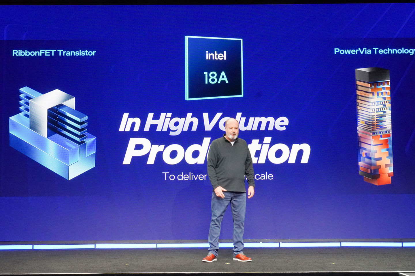 Intel 18A製程節點具有RibbonFET環繞式閘極與PowerVia背面供電等技術，可以改善15%電力效率與縮小30%晶片面績。