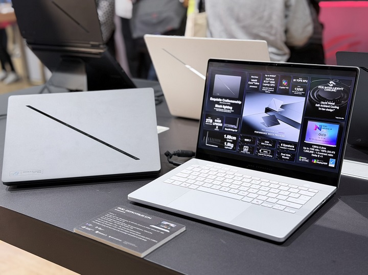 【CES 2026】ROG 西風之神進化！Zephyrus Duo 變身 16 吋雙螢幕，G16 飆上 RTX 5090 效能漲 23%