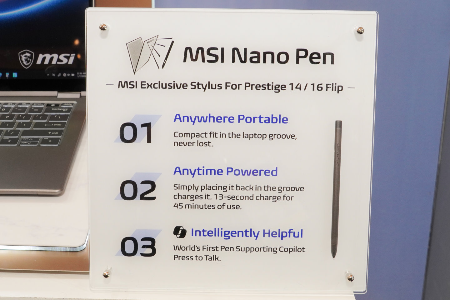 Prestige 14 Flip AI+支援Nano Pen觸控筆，並整合麥克風功能方便進行語音輸入與操作。