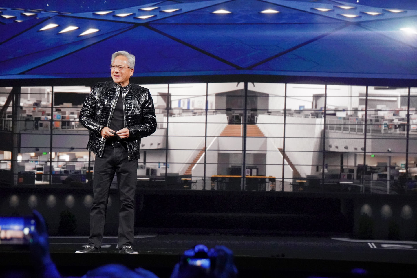 黃仁勳深度解析NVIDIA Vera Rubin系統，六大晶片打造AI怪獸