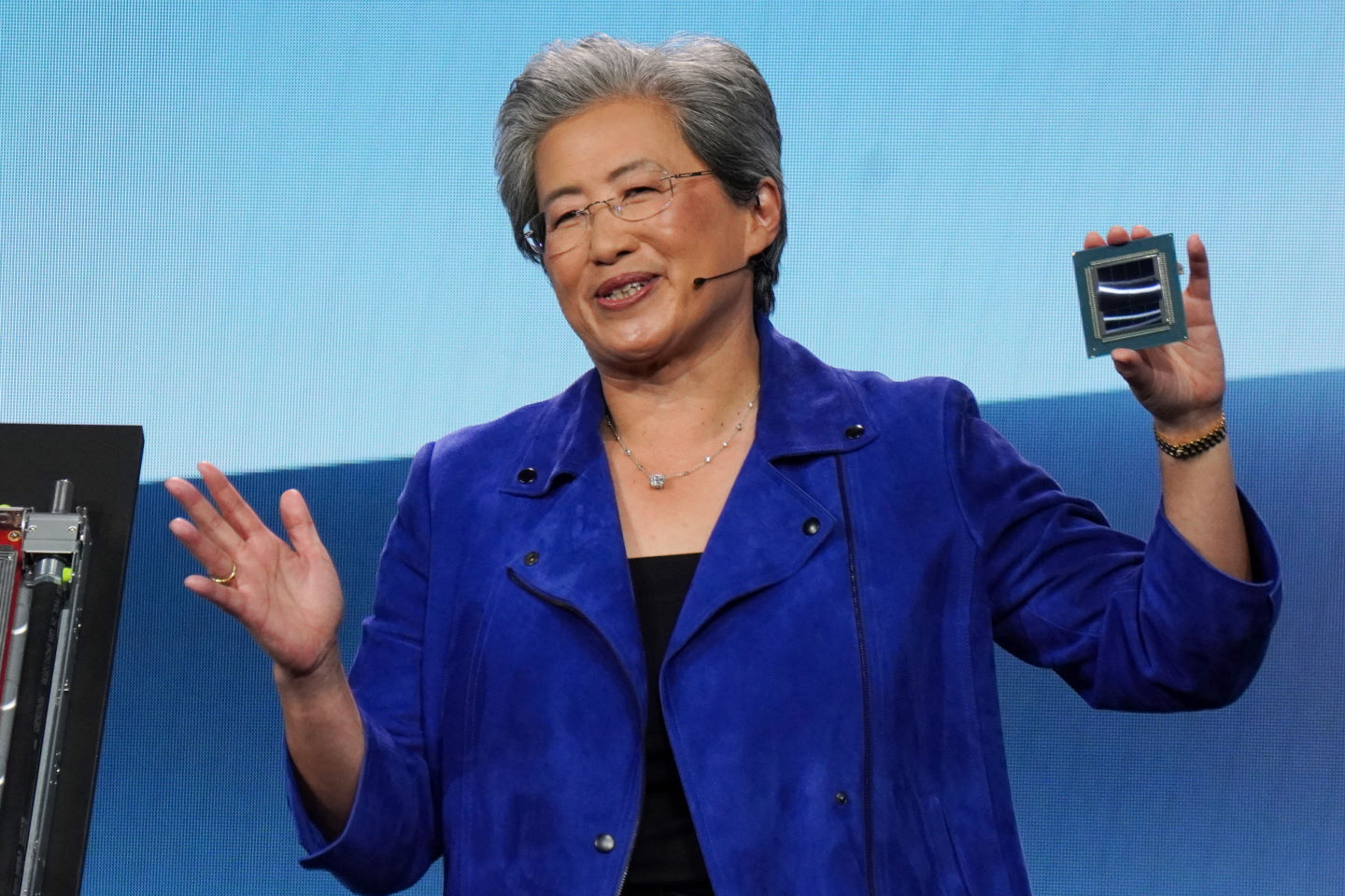 每組運算托盤中也具有1組採用Zen 6架構的Venice世代EPYC處理器。