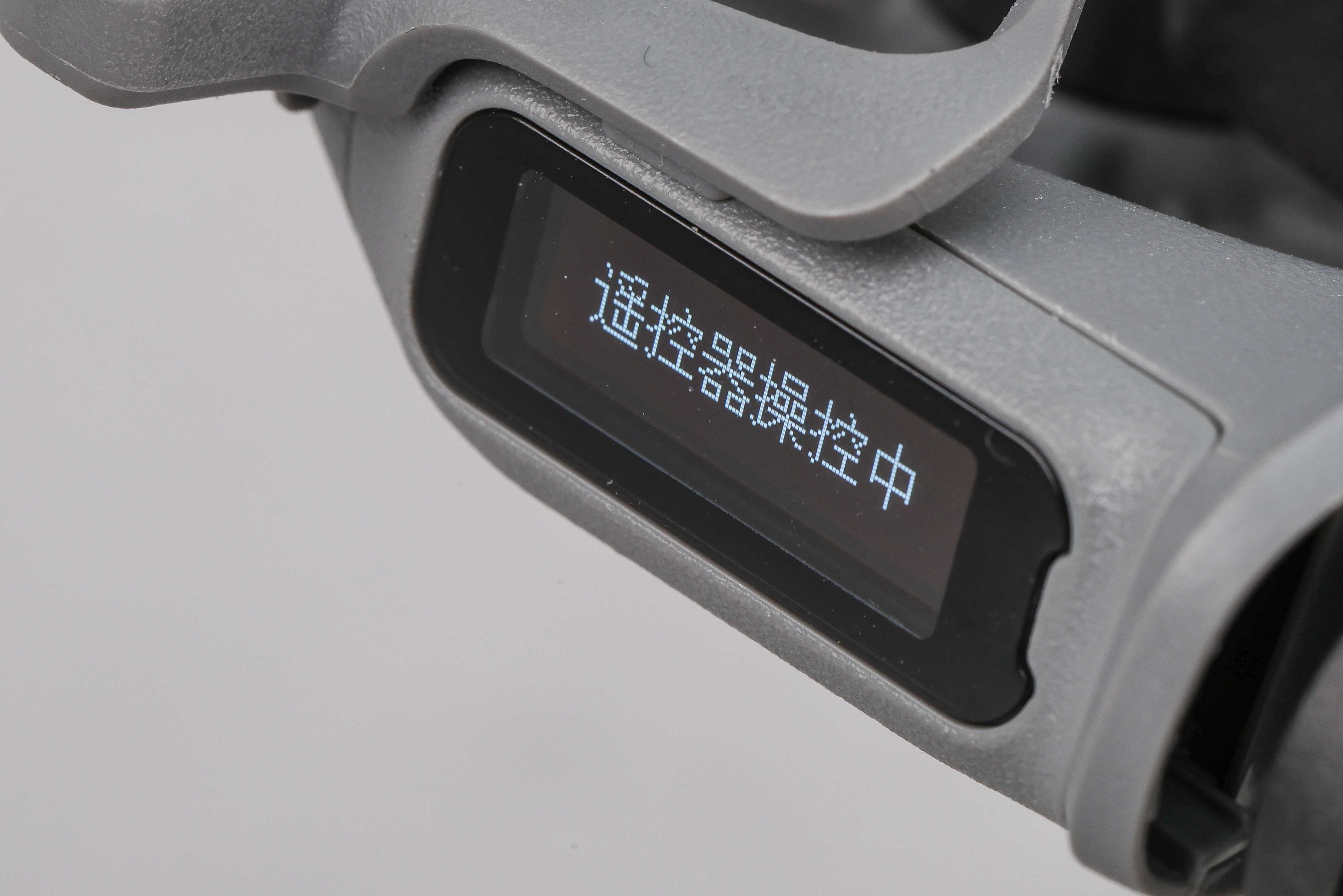 顯示螢幕 :機身自帶顯示螢幕,一目瞭然當下狀態與拍攝模式。