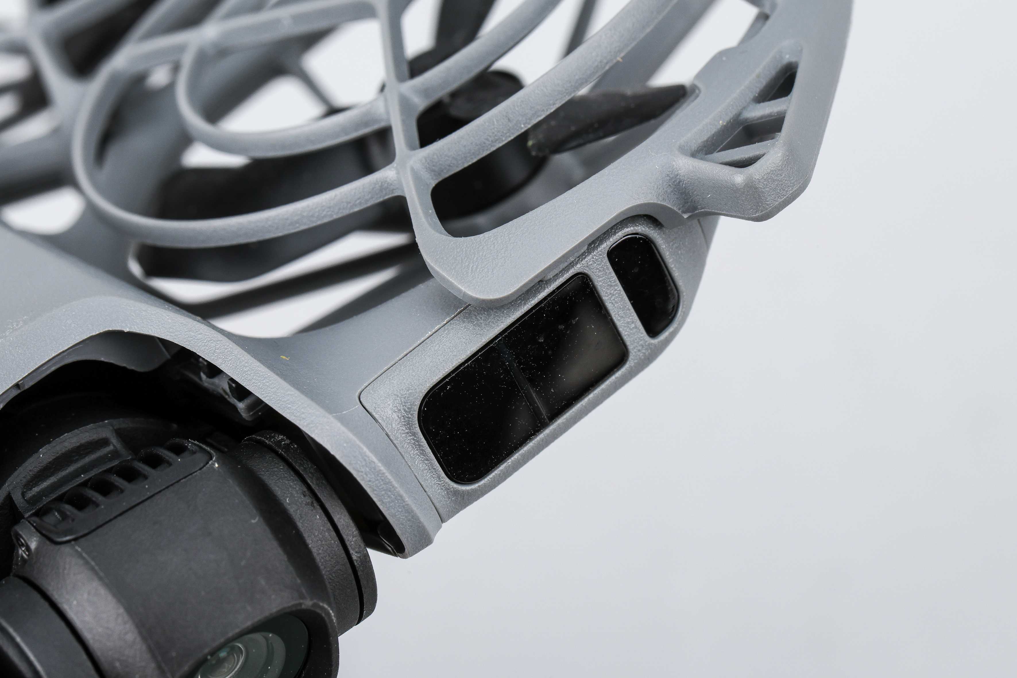 前視雷射雷達:前視雷射雷達搭配全向單目視覺系統,有效提升飛行安全。