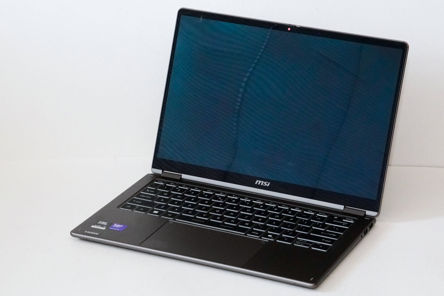 MSI Prestige 14 Flip AI+是款採用翻轉機構的14吋筆記型電腦。