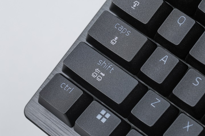 玩家只要按下「Fn」鍵 +「Tab」組合鍵，即可直接進入觸發點便捷調整模式；針對競技核心功能 Rapid Trigger（快速觸發模式），玩家僅需按下「Fn」鍵 +「Caps Lock」鍵，即可進入設定狀態。