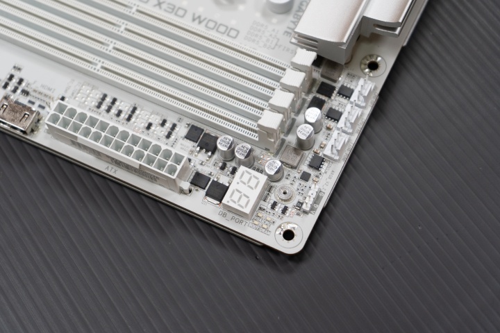 獨立的除錯燈號。