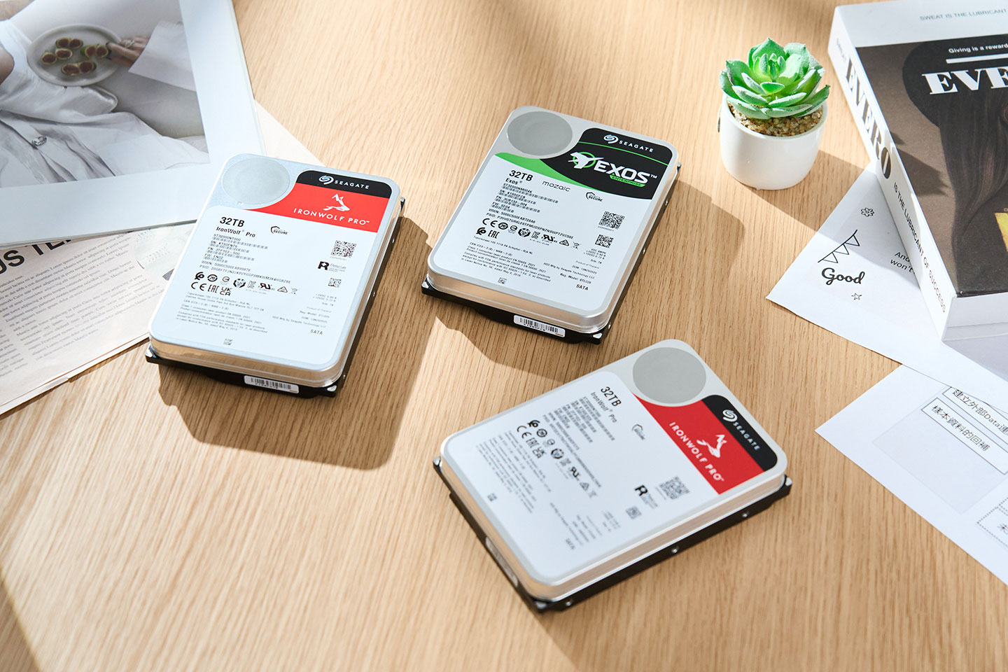 Seagate EXOS 與 IronWolf Pro 系列最高容量都達到 32TB 的全新高度，同時也擁有出色的效能表現，能同時兼顧大容量與最佳成本效益。