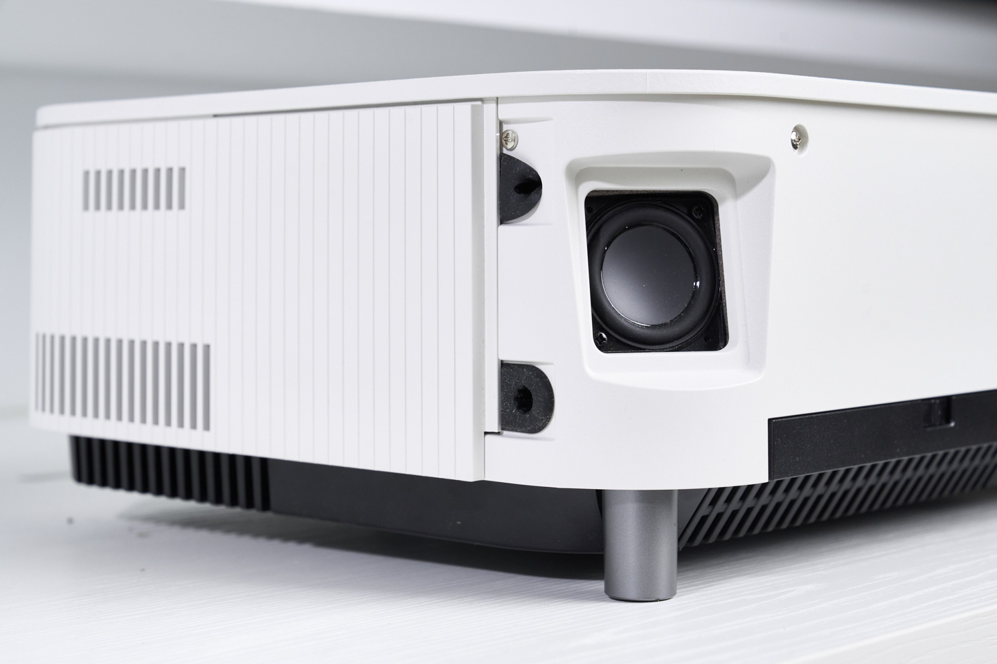 Epson EH-LS970 雷射電視實測：AI 智慧影像，震撼音效體驗，家庭娛樂中心首選