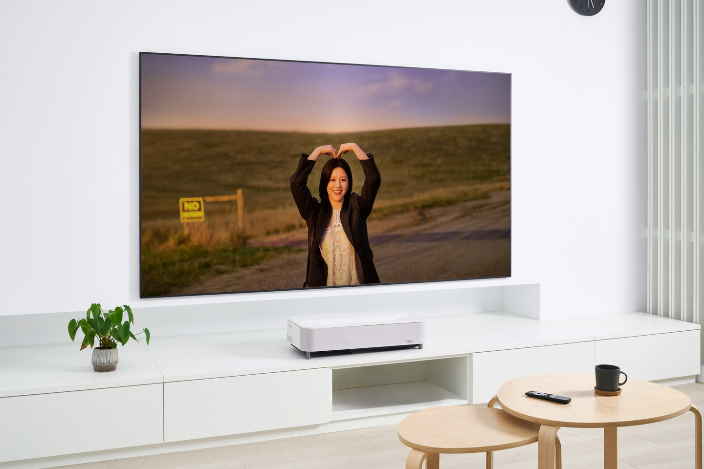 在 AI 智慧影像調整技術的加持下，畫面色彩、對比與清晰度都有明顯優化，不僅細節更豐富，也能更完整地傳達戲劇製作團隊想表現的氛圍與情緒。