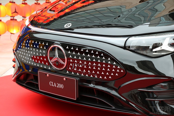 賓士大改款CLA震撼登場！純電、燃油雙動力齊發，MBUX科技座艙搶攻豪華入門市場