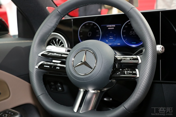 賓士大改款CLA震撼登場！純電、燃油雙動力齊發，MBUX科技座艙搶攻豪華入門市場