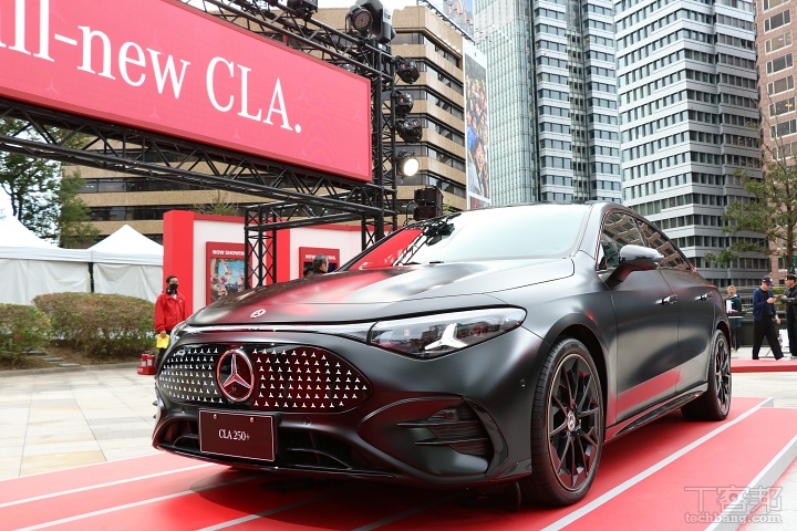 賓士大改款CLA震撼登場！純電、燃油雙動力齊發，MBUX科技座艙搶攻豪華入門市場