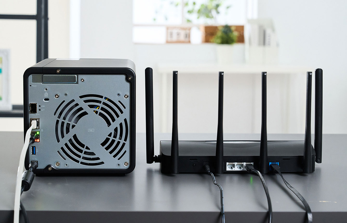 MR47BE 內建一組 WAN 埠與三組 LAN 埠，全都採用速度更快的 2.5GbE 傳輸規格，因此能夠完整發揮 NAS 或桌機的最佳網速效能。 ▲ 透過全中文化的 MERCUSYS App，使用者可以輕鬆完成 MR47BE 的安裝與設定，十分易於上手。