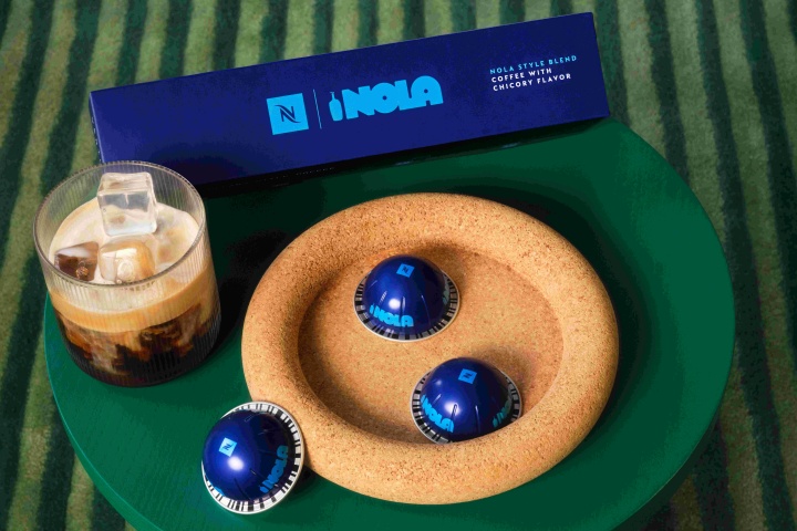 在家也喝得到藍瓶咖啡！Nespresso 攜手 Blue Bottle 推出 NOLA 經典膠囊＋限量咖啡機同步開賣