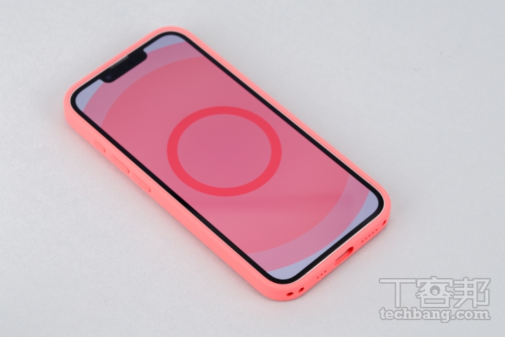 支援 MagSafe支援最高 15 瓦的無線充電速度，且從磁吸卡套到無線車充都能適配。