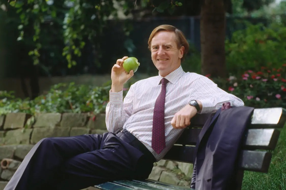 蘋果50年8任CEO懶人包！從Michael Scott 到特納斯，看懂蘋果帝國的轉型與挑戰