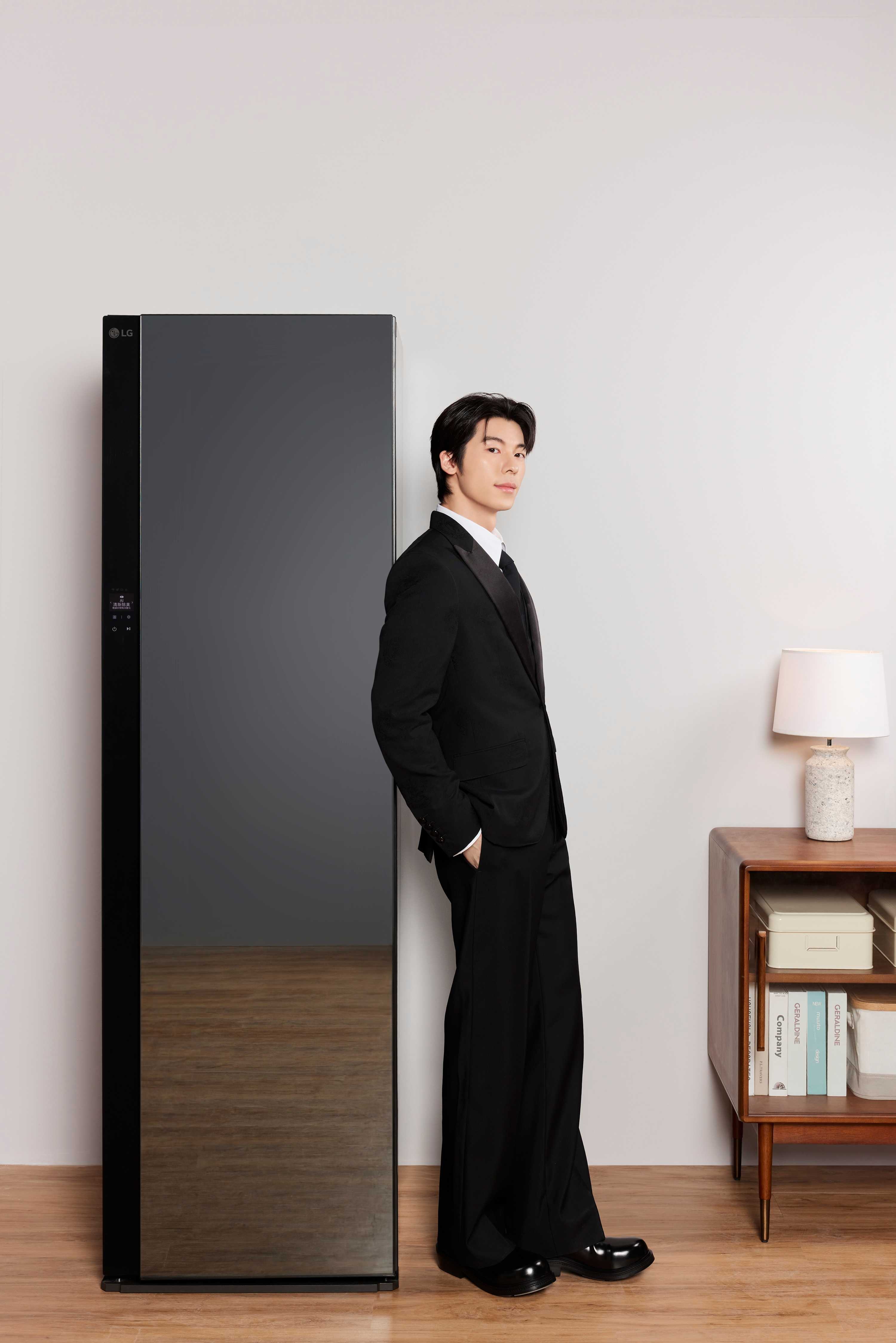 LG Styler 母親節活動開跑，代言人許光漢演示衣物除臭與日常護理方式