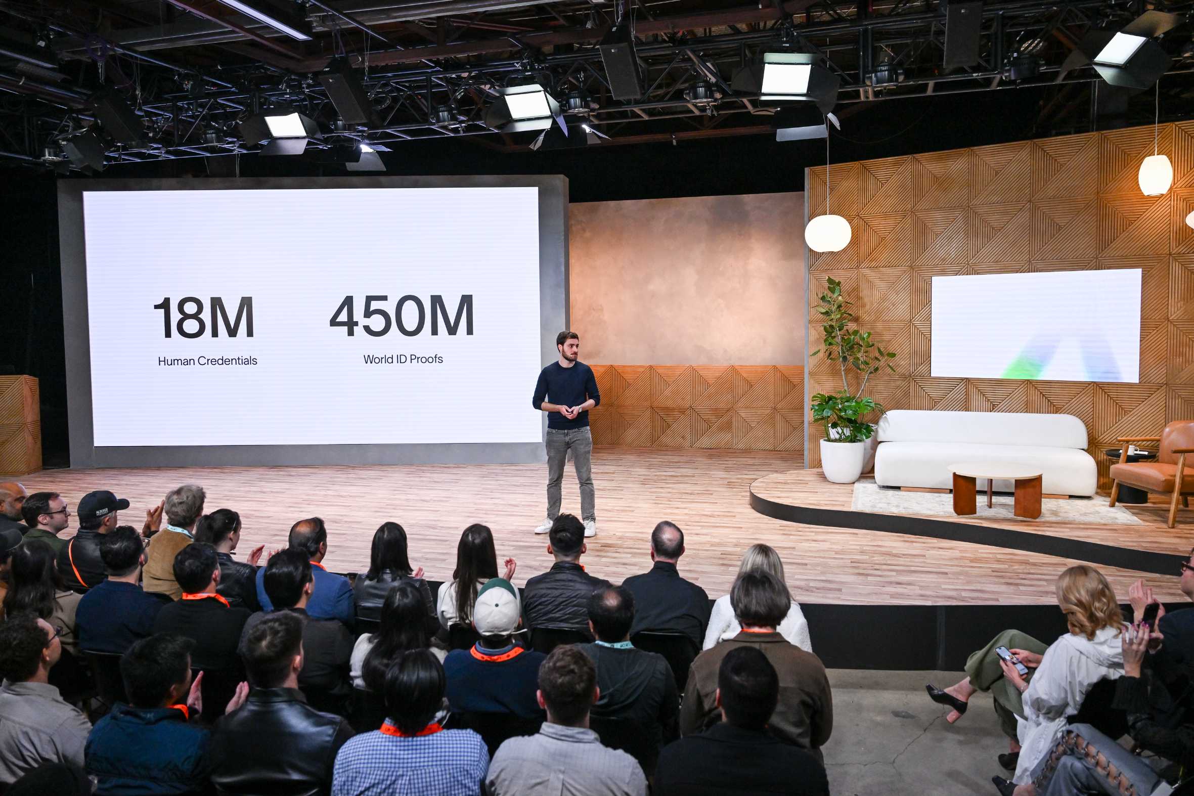 World 發布新版 World ID：聯手 Zoom、Tinder 打造 AI 時代的「真人驗證」護照