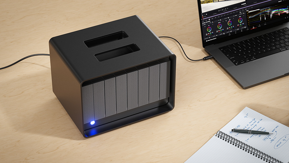 LaCie 8big Pro5 搭載 Thunderbolt 5 介面，最高容量可擴充至驚人的 256TB。