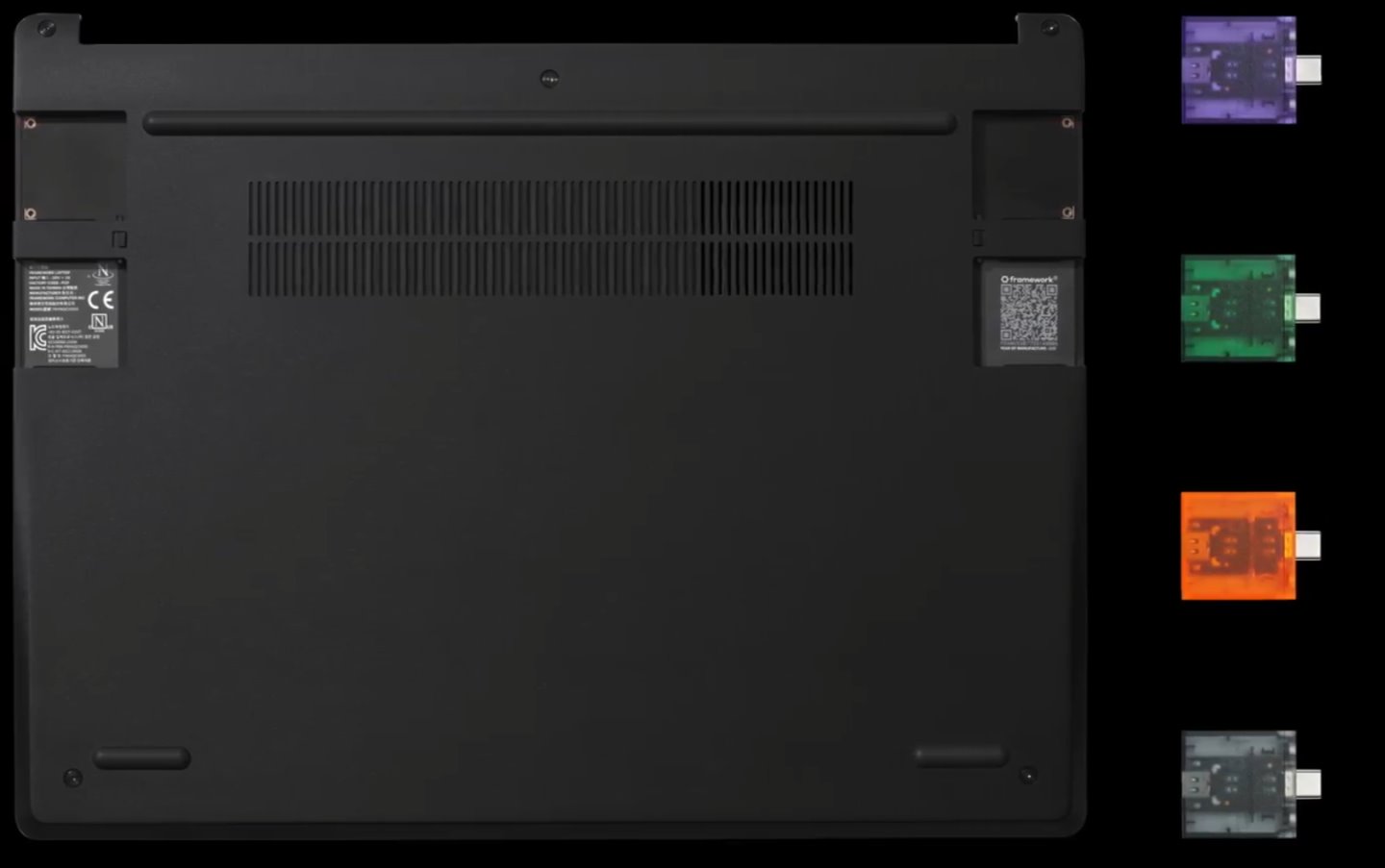 Laptop 13 Pro提供4個I/O模組安裝插槽，能相容於現有各種I/O模組。